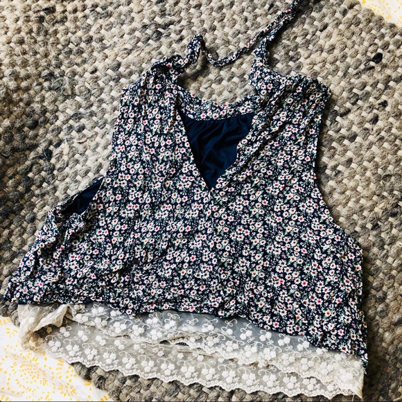 F21 Floral & Lace Crop Top - Picture 2 of 2